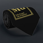 Corbata ¡El elemento de usted! Periódico negro conocido de<br><div class="desc">Un negro y un oro atan la atracción de un elemento conocido de encargo de la tabla periódica para el suyo o su información de los beneficiarios del regalo.</div>