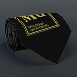 Corbata ¡El elemento de usted! Periódico negro conocido de<br><div class="desc">Un negro y un oro atan la atracción de un elemento conocido de encargo de la tabla periódica para el suyo o su información de los beneficiarios del regalo.</div>