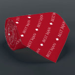 Corbata El mejor hombre repite el texto blanco en rojo<br><div class="desc">Esta lentitud de cuello es el accesorio perfecto para el mejor hombre de su boda. Presenta un diseño simple y elegante con las palabras "Mejor Hombre" escrito con fantasía todo el texto blanco mayúscula repitiendo en un patrón diagonal sobre un fondo rojo. Hay diamantes que separan el texto de repetición....</div>