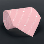 Corbata El padre del novio repite el texto blanco sobre ro<br><div class="desc">Este divertido rosa de color negro o corbata de cuello rosa es el accesorio perfecto para el padre del novio en su boda. Presenta un diseño simple y elegante con la palabra "Padre del Groom" escrita en un sofisticado tipo de letra blanco mayúscula, y repitiendo en un patrón diagonal con...</div>