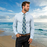 Corbata Elegancia eterna: la ola japonesa vintage<br><div class="desc">Abran la sofisticación con nuestro traje japonés Wave Vintage Neck. Cada ola fluye con una historia de patrimonio,  mezclando arte y elegancia en una declaración. Perfecto para el amante del arte que valora el diseño atemporal,  esta corbata realza cualquier armario y te distingue con un estilo único y artesanal.</div>