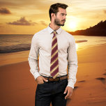 Corbata Elegante Boda Groom Tie con rayas de oro de Borgoñ<br><div class="desc">Corbata elegante con un diseño de rayas doradas en burdeos. También puede usar el diseño rayado en la parte posterior de la corbata si lo desea (vea editor avanzado, use copy/pegar) Los colores de esta corbata coinciden con una colección de bodas en la playa. Hermoso para novio y/o novio u...</div>