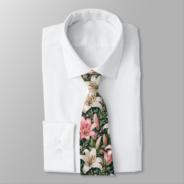 Corbata Elegante composición de lirios y follaje (Atado)