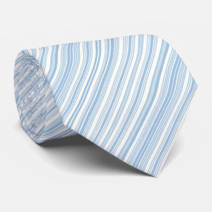 Corbata elegante con rayas azules
