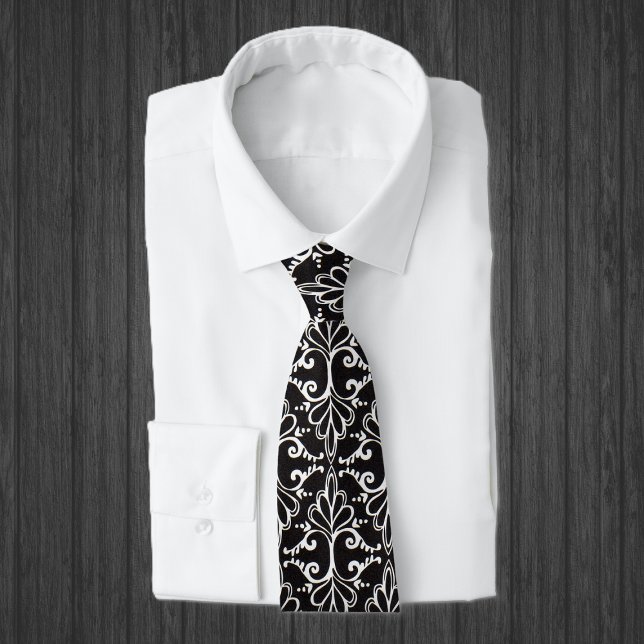 Corbata Elegante Damasco Blanco Negro (Classic black and white damask pattern with Gothic scrolls on men's necktie.)