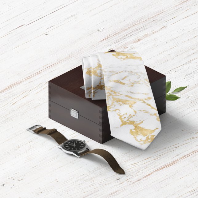 Corbata Elegante estilo Relieve metalizado dorado en Moda  (Subido por el creador)