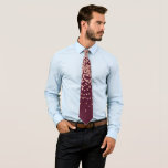 Corbata Elegante gradiente de puntos de polka oro Rosa de<br><div class="desc">Este moderno y glamuroso diseño es la elección perfecta para una moderna y moderna moda. Presenta un patrón de confeti con gradiente de Relieve metalizado de oro rosa impreso en falso sobre un fondo rojo burdeos. ¡Es simple pero moda! ***NOTA DE DISEÑO IMPORTANTE: Para cualquier solicitud de diseño personalizado, como...</div>
