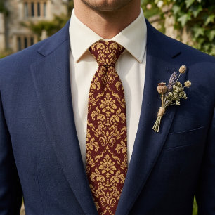 Corbata Elegante patrón de damasco en oro y burdeos