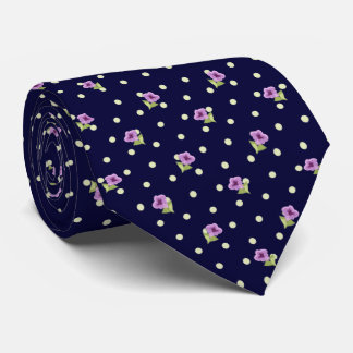 Corbata Elegante púrpura verde sobre patrón floral azul ma