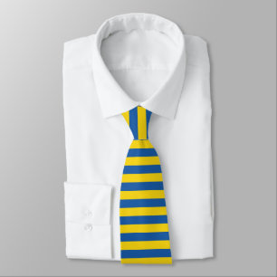 Corbata en el cuello de la bandera de Ucrania azul