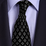 Corbata Escala negra de abogado de justicia<br><div class="desc">Este diseño clásico y conservador presenta la escala de justicia que se imparte en una variedad de coloridos orígenes y es ideal para un abogado, abogado, fiscal, juez, parajurídico, o incluso un estudiante de derecho que celebra su graduación o aprueba el examen de bar. Cree un paquete de regalo único...</div>