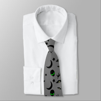Corbata Extranjeros, estrellas y naves espaciales