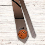 Corbata Fan Deportista del entrenador de baloncesto<br><div class="desc">Coach del jugador de básquetbol Fan Sports atada de cuello. Ideal para un jugador de baloncesto,  entrenador de baloncesto o hincha. Agrega tu texto o borra.</div>