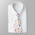 Corbata Fiesta del Festival Hanukkah Patrón de doodle azul<br><div class="desc">Diseño de lazos con Feliz Fiesta Hanukkah Decoración Hermosa, Festividad Judía, símbolos adorno festivo. Fondo festivo de Hanukkah con símbolos tradicionales de Chanukah - dreidels de madera (hilando arriba), doughnut, menorah de oro, velas, estrella de David y doodle de luces brillantes, estilo personalizado. Decoración del Festival Hanukkah. Jerusalén, Israel. Diseño...</div>