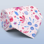 Corbata Floral acuática rosa de Rubor<br><div class="desc">Moderna pintura acuática de flores de jardín de cabaña rosa y azul sobre un fondo rosa pálido. Arte original de Nic Squirrell. Un empate de coordinación para coincidir con tu celebración.</div>