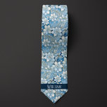 Corbata Floral azul hielo, blanco y dorado<br><div class="desc">Consiga un aspecto moderno y elegante con nuestro empate helado azul,  blanco y dorado de cuello floral. La combinación de hielo azul,  blanco y dorado crea un aspecto elegante y lujoso. No pierda la oportunidad de emparejarlo con nuestros calcetines a juego para un conjunto completo.</div>