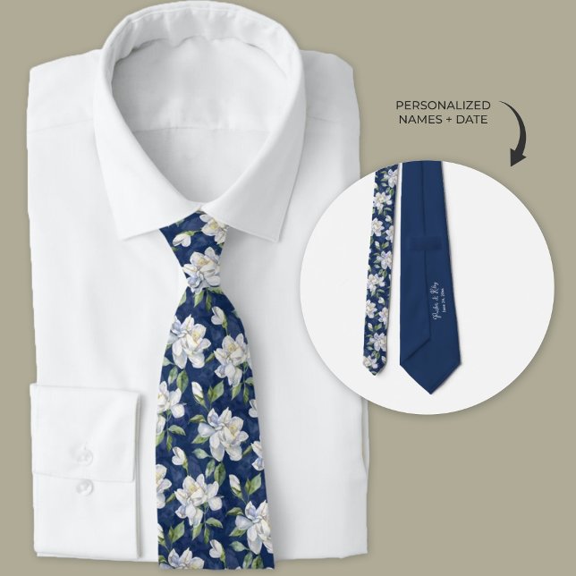 Corbata Floral azul marino y gardenia blanca (Subido por el creador)