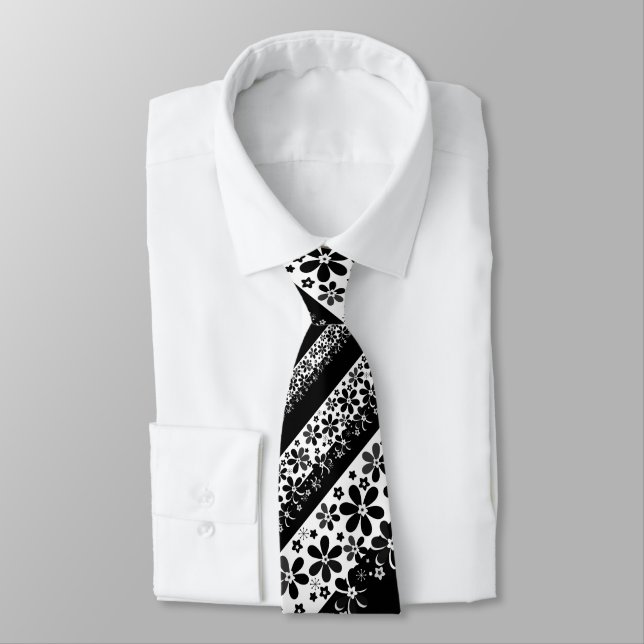 Corbata Floral blanca y negra (Atado)