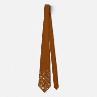 Corbata floral con punta de flores silvestres marr