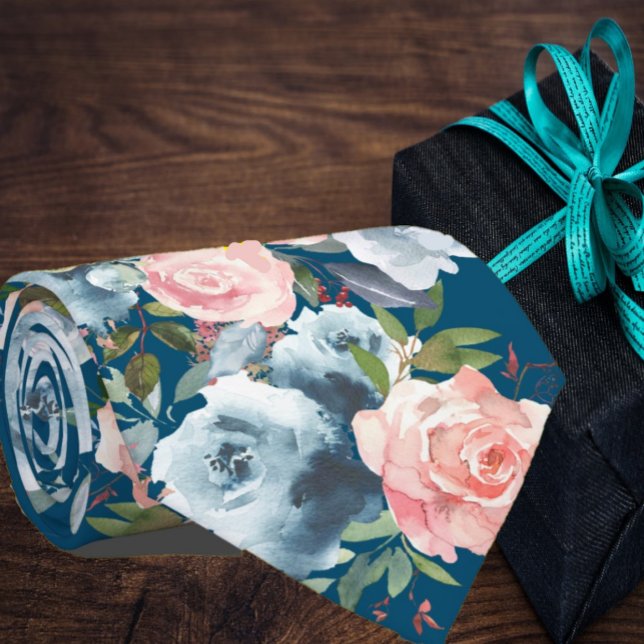 Corbata floral de flores rosas azules y rosadas (Subido por el creador)