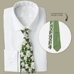 Corbata Floral de Gardenia blanca personalizada<br><div class="desc">Corbata personalizada de la Floral de Gardenia Blanca. Personalizado en la espalda con la fecha de la boda y los nombres de la novia y el novio.</div>