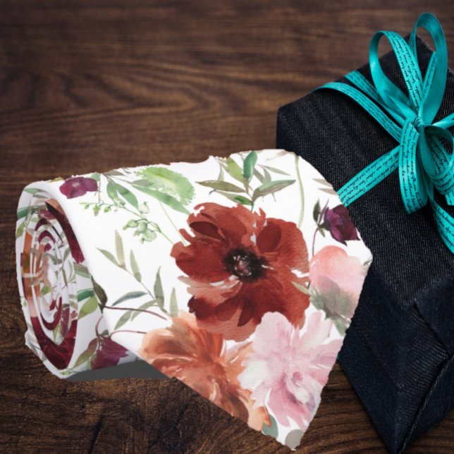 Corbata floral de rosas rosadas y flores de canela (Subido por el creador)