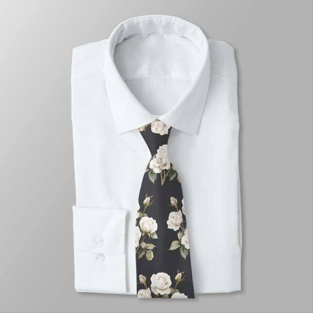 Corbata Flores Blancas en un Hombre Bien Vestido (Atado)
