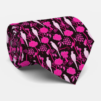 CORBATA FLORES DE FUCHSIA ART DECO, PARROS BLANCOS EN NEGR