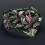 Corbata Flores trópicas rosadas calientes y puntos de hoja<br><div class="desc">¡Hagan una declaración! Un patrón moderno de flores exóticas rosadas calientes, plantas y puntos sobre fondo negro, la corbata de cuello de los hombres es fresca para la oficina, una noche en la ciudad, corbata de boda, corbata de novio, corbata de novio o regalar como regalo a tu esposo, papá,...</div>