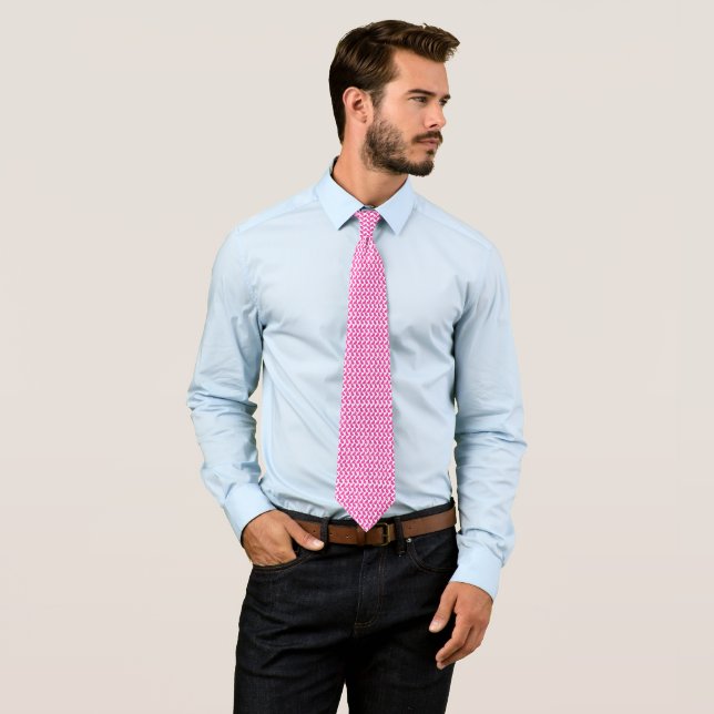Corbata fondo rosa y blanco con un patrón (In situ)