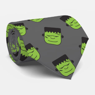Corbata Frankenstein verde dirige el modelo Halloween