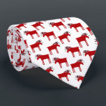 Corbata Funny Moose Holiday<br><div class="desc">Merry Kiss Moose divertido diseño de patrones de vacaciones de Navidades rojos y blancos con un majestuoso alce o alce con un montón de mistletoe atado a su antler, con la esperanza de un beso descarado. Perfecto para los amantes de los animales.</div>