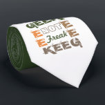 Corbata Geek no Freak Tie<br><div class="desc">Esta corbata Geek no Freak puede ser personalizada para tener cualquier fondo de color. Elija para personalizar este producto y diviértase escogiendo entre una variedad de colores de nuestro palet de espectro.</div>