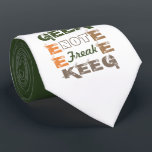 Corbata Geek no Freak Tie<br><div class="desc">Esta corbata Geek no Freak puede ser personalizada para tener cualquier fondo de color. Elija para personalizar este producto y diviértase escogiendo entre una variedad de colores de nuestro palet de espectro.</div>