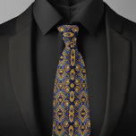 Corbata Girar Oro Sobre El Patrón Saphire<br><div class="desc">Haga una declaración audaz y refinada con el Swirling Gold on Sapphire Pattern Necktie, un accesorio exquisito que combina lujo con sofisticación artística. Con sus elegantes remolinos de oro sobre un fondo azul zafiro profundo, esta corbata desprende un encanto majestuoso y un estilo atemporal. Perfecto para eventos formales, bodas o...</div>