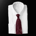 Corbata Glimmery Wine Grunge | Sangria Bordeaux Damask<br><div class="desc">Grunge de los 90, ¡Todos Crecen! Damasco rico y sofisticado con un intenso brillo barroco en un tono de joya hondo para una paleta lujosa, dramática o temerosa. Esta textura de grunge vintage inspirada en los años 90 presenta un gradiente abstracto unisexo magnífico (aunque femenino) que añade un pop de...</div>