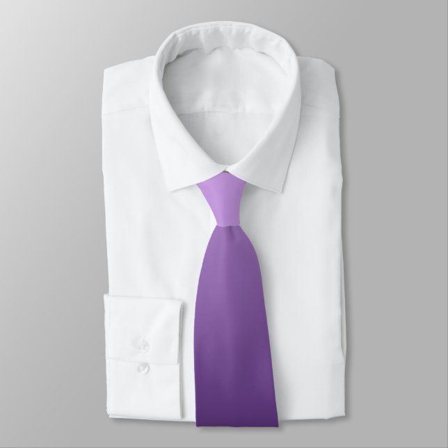 Corbata Gradiente de púrpura profundo a niebla púrpura (Atado)