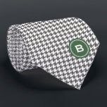 Corbata Grasa gris clásica de moda con monograma<br><div class="desc">Moda de moda de moda estiloso patrón de patas de gallo gris con monograma verde, el patrón retro de control de dientes de perro estilo preppy le da a este diseño un aspecto clásico y sofisticado. Regalos de Guay para hombres. Personalizado el monograma personalizado con tu propia inicial, también puedes...</div>