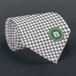 Corbata Grasa gris clásica de moda con monograma<br><div class="desc">Moda de moda de moda estiloso patrón de patas de gallo gris con monograma verde, el patrón retro de control de dientes de perro estilo preppy le da a este diseño un aspecto clásico y sofisticado. Regalos de Guay para hombres. Personalizado el monograma personalizado con tu propia inicial, también puedes...</div>