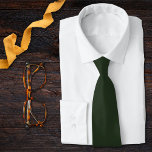Corbata Green Green Forest Green Hunter Green Green<br><div class="desc">Esta corbata aparece en nuestra colección de oro y verde del Boda del girasol. El frondoso color verde del bosque le da un toque de encanto rústico, que recuerda a los exuberantes prados y a la tranquilidad del campo. Tenemos algunas opciones de corbata de cuello para coincidir perfectamente con esta...</div>