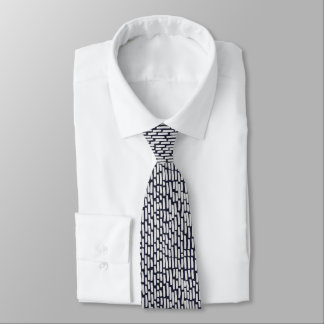 Corbata Gris claro sobresale sobre azul oscuro B
