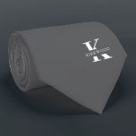 Corbata Gris monográfico elegante | Blanco<br><div class="desc">Un elegante corbata con un audaz monograma blanco sobre un fondo gris plateado. Encima de este monograma se encuentra su nombre o apellido en todas las capitales.</div>