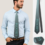 Corbata Groom boda sutilmente azul<br><div class="desc">Esta bonita corbata personalizado muestra el groom de la palabra en azul claro sobre un fondo de gradiente azul gris. Una forma divertida pero sutil y elegante para complementar su equipo boda,  o para añadir un toque divertido a las fotos bodas.</div>