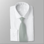 Corbata Groom Groomsmen Boda Verde de Silvery Inicial<br><div class="desc">Groom Groomsmen Inicializa Boda Verde Silvery Sage. Una corbata elegante en verde salvia pálido suave para el novio y sus padrinos. Escondido en la parte de atrás, puedes personalizar fácilmente las iniciales, así que no hay duda de quién es la corbata. El color y el tipo de letra de las...</div>
