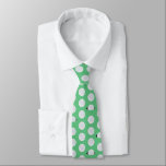 Corbata Hole De Golfer Dad En Una Pelota De Golf<br><div class="desc">Papel De Golfer De Papá En Una Bolas De GolfPatrón Deportivo.</div>