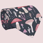 Corbata Hongos Toadstool Mushroom<br><div class="desc">Setas,  taburetes y hongos de fondo oscuro. Perfecto para otoño o otoño,  o en cualquier momento. Arte original de Nic Squirrell.</div>