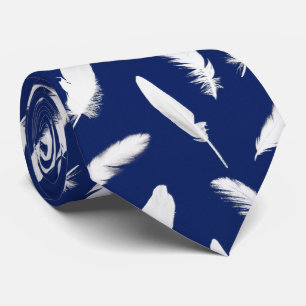 Corbata Impresión de plumas blancas en azul oscuro