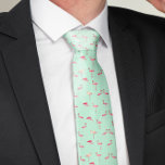 Corbata Impresionante Novedad de los flamencos rosados<br><div class="desc">Novedad de Flamingos rosados, corbata de cuello - Los flamencos pasan la mayor parte de sus días descansando, bañándose haciéndose parecer y sentirse asombrosos. Se levanta el estilo y se destaca de la multitud con nuestra peculiar corbata de novedad flamencos rosados. Esta corbata tremendamente excéntrica es una excelente opción para...</div>
