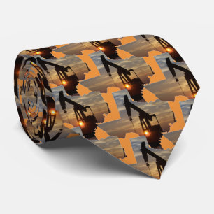 Corbata Jack de la bomba petrolera de Texas al atardecer