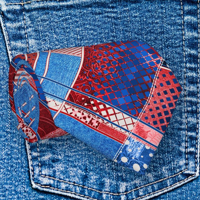Corbata Jeans azules americanos Resumen Patrón Patriótico (Modern design tie featuring an abstract pattern with jeans in red white and blue patriot colors)